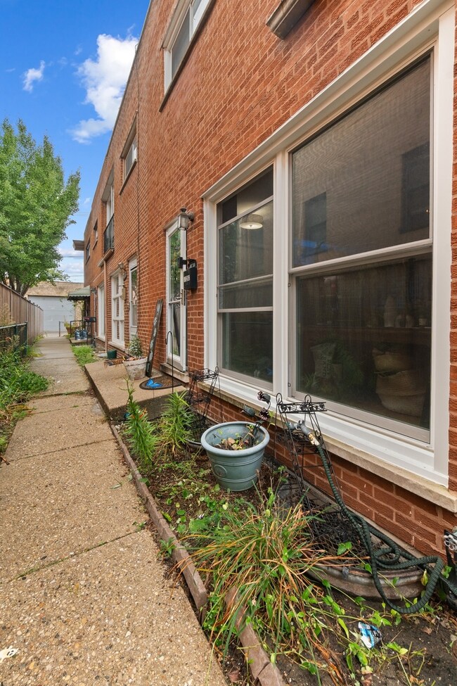 4726 N Winchester Ave unit C, Chicago, IL 60640 - photo 2