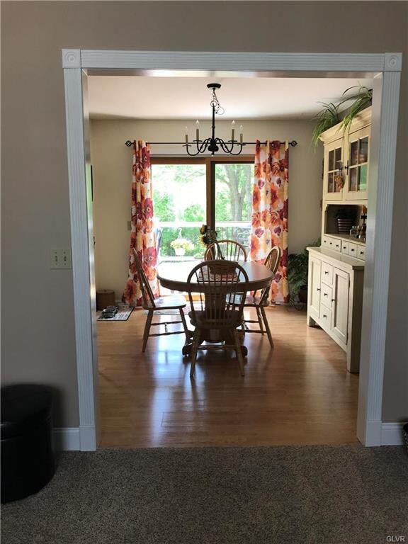 1512 Fernwood Rd, Slatington, PA 18080 - photo 6