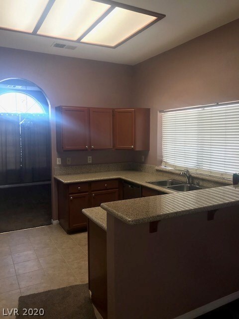 9725 Biscayne Ln, Las Vegas, NV 89117 - photo 4