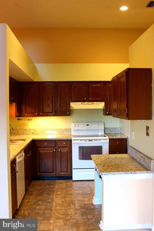 12205 Saint Peter Ct unit K, Germantown, MD 20874 - photo 7