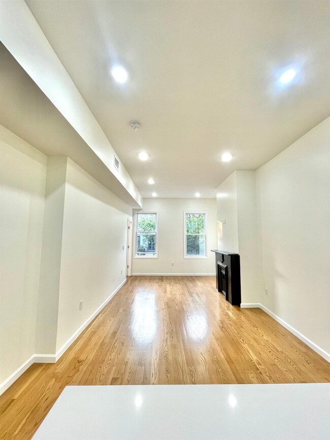 662 Bergen Ave unit 2, Jersey City, NJ 07304 - photo 7