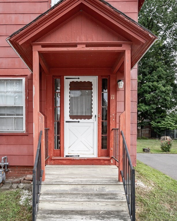 11 Kellogg St, Westfield, MA 01085 - photo 2