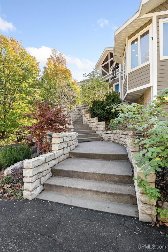 1750 Harbour View Dr, Marquette, MI 49855 - photo 3