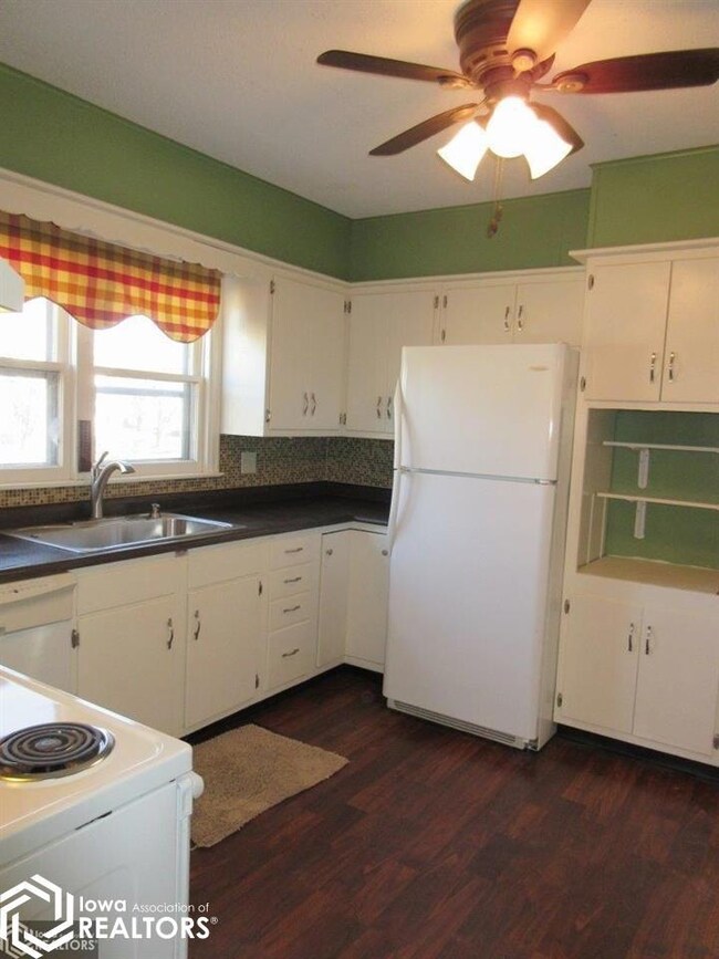 1614 Summit St, Marshalltown, IA 50158 - photo 6