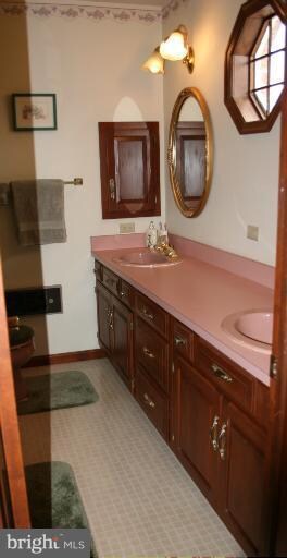 557 Hilltop Cir, Greencastle, PA 17225 - photo 3