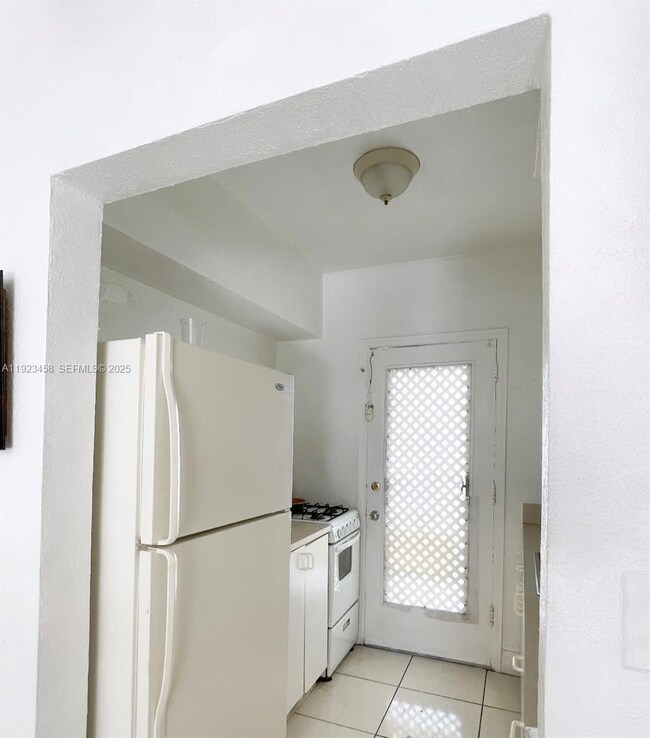 6895 Byron Ave unit 207, Miami Beach, FL 33141 - photo 4