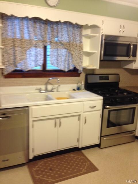 22 E Main St, Pen Argyl, PA 18072 - photo 2