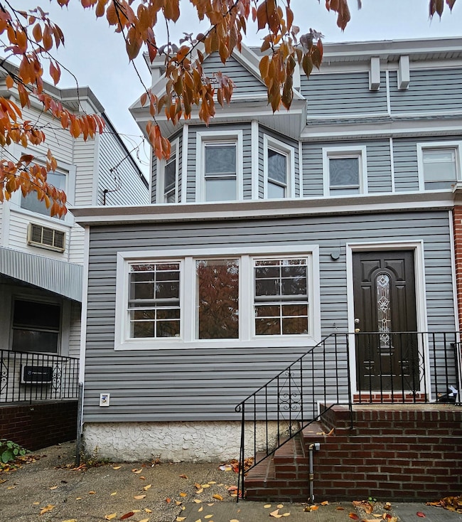 94-19 116th St, South Richmond Hill, NY 11419 - photo 2