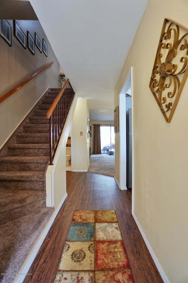 31 Azalea Ct unit 4, Staten Island, NY 10309 - photo 3