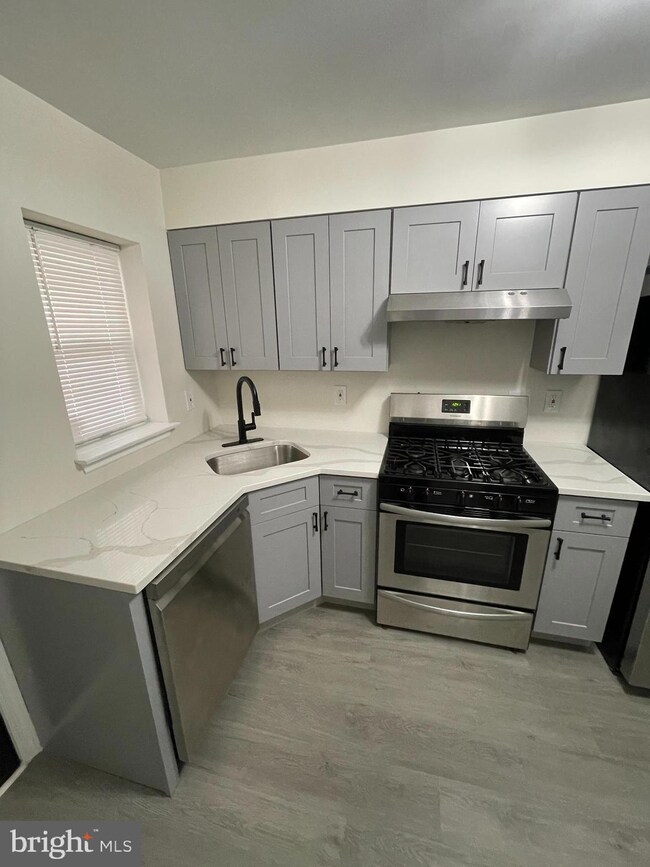 794 Line St, Camden, NJ 08103 - photo 5