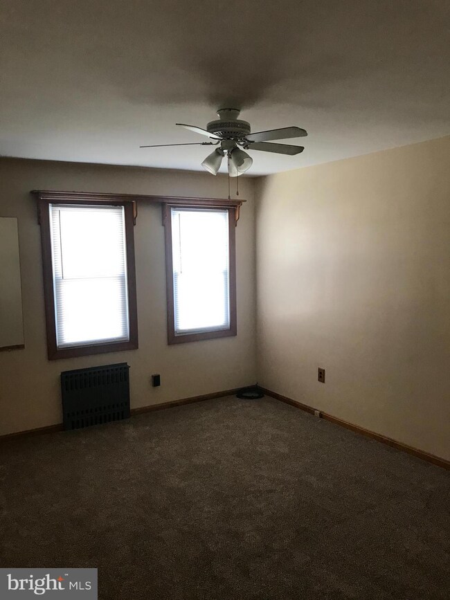 226 W Broad St unit . 2, Paulsboro, NJ 08066 - photo 3