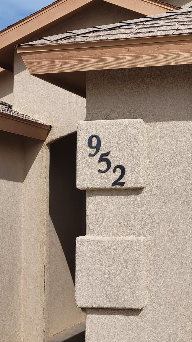 952 Larkspur Ave, Alamogordo, NM 88310 - photo 2
