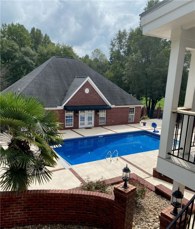 Pool / Pool House