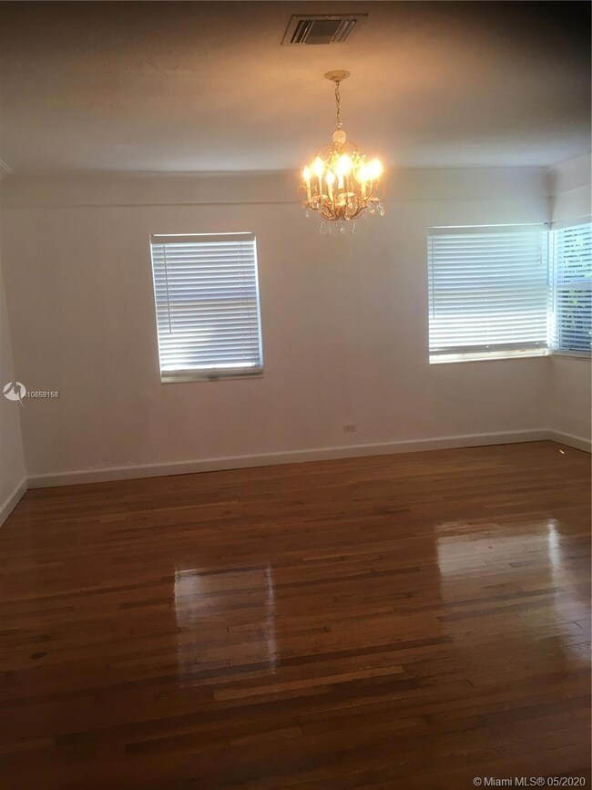 7940 Byron Ave unit 4, Miami Beach, FL 33141 - photo 2