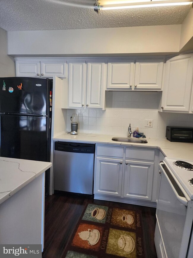 5804 Village Green Dr, Alexandria, VA 22309 - photo 5