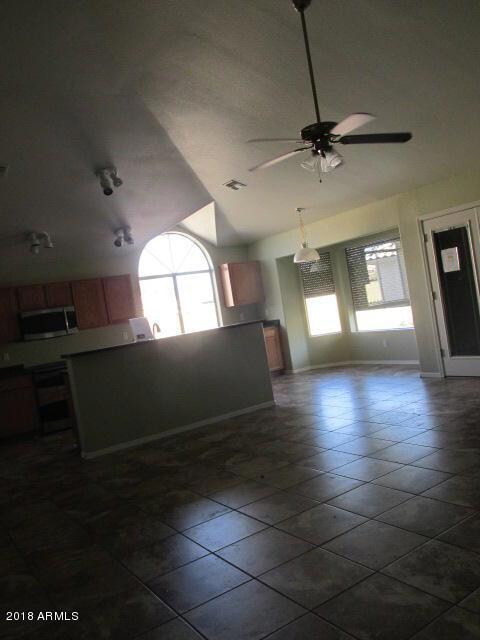 family room kitchen