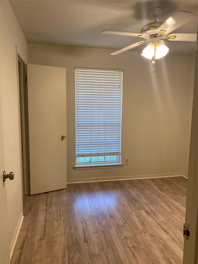 9402 Carmalee St, Houston, TX 77075 - photo 6