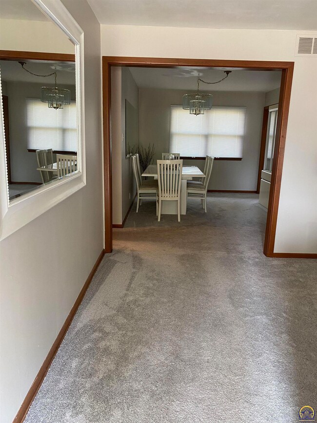 2210 SW 32nd St, Topeka, KS 66611 - photo 3