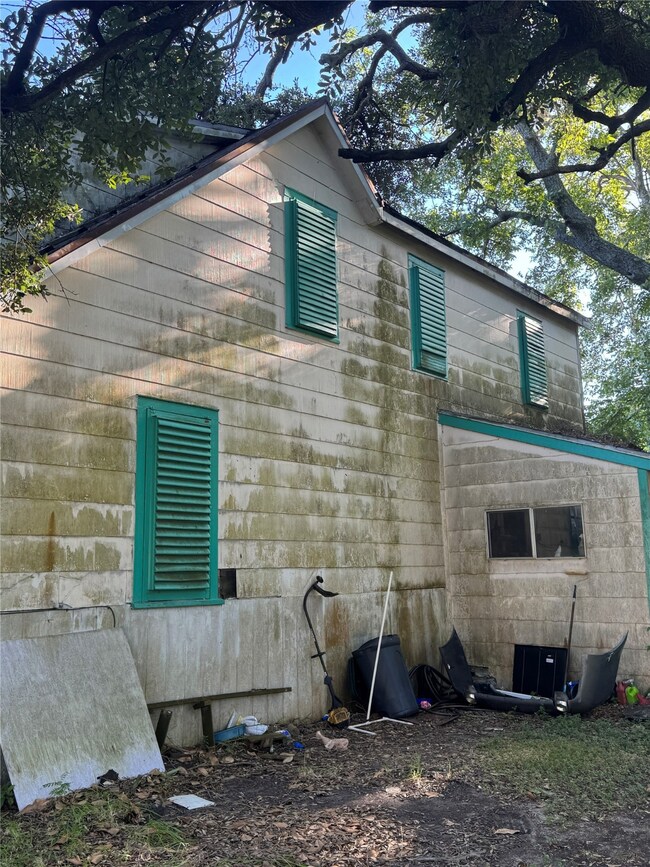 411 Martin Luther King jr Dr, La Marque, TX 77568 - photo 2