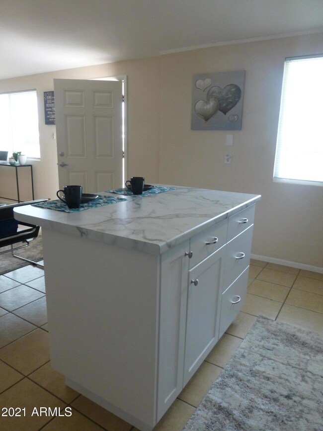 Island with breakfast bar