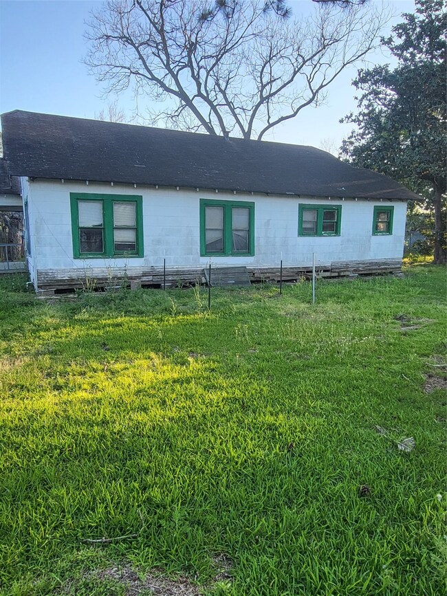 6815 Donlen St, Houston, TX 77022 - photo 4