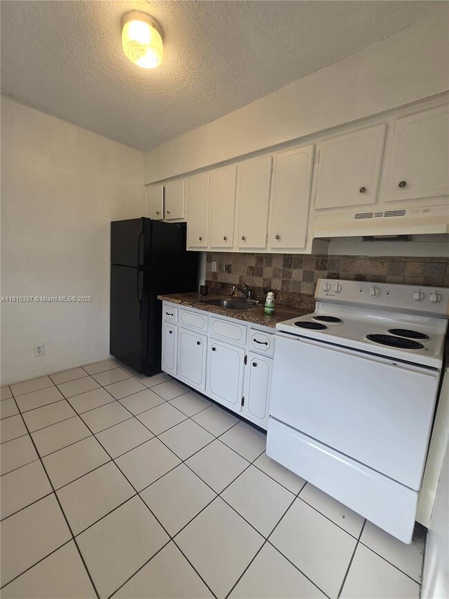 1400 N 17th Ave unit 17, Hollywood, FL 33020 - photo 2