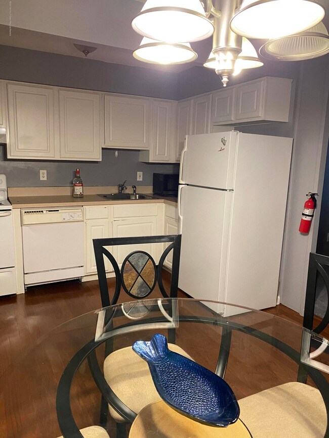 Yacht Harbor unit WINTER RENTAL, Sea Bright, NJ 07760 - photo 7