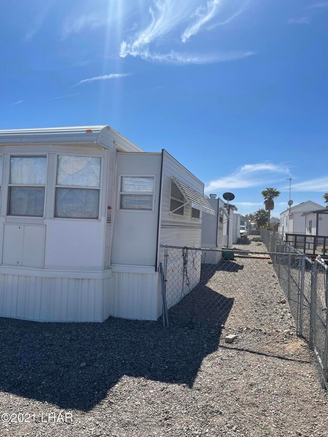 595 Comanche Dr, Quartzsite, AZ 85346 - photo 7