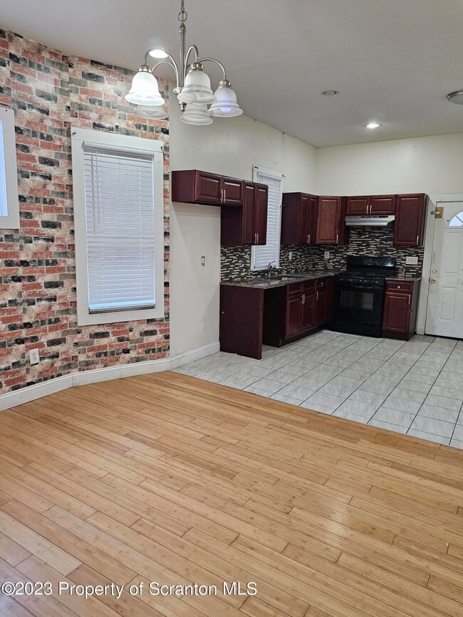 404 Railroad Ave unit L4, Scranton, PA 18505 - photo 4