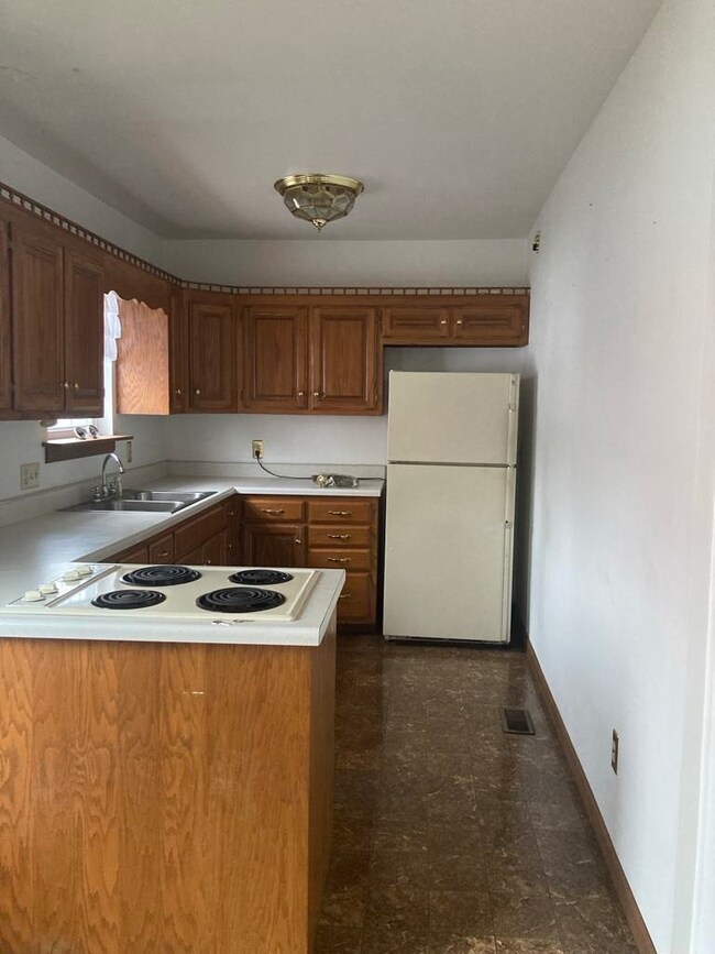 701 Whitthorne St, Shelbyville, TN 37160 - photo 3