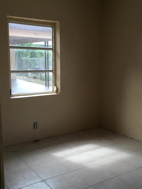 724 22nd St unit 2, West Palm Beach, FL 33407 - photo 2