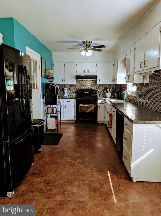 3415 Westview Cir, Greencastle, PA 17225 - photo 7