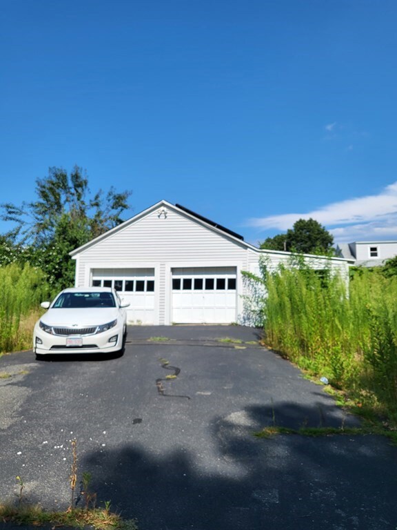 70 Willard Ave, Ludlow, MA 01056 - photo 4