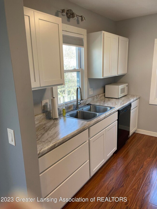 2317 Harding Ave, Lansing, MI 48910 - photo 4