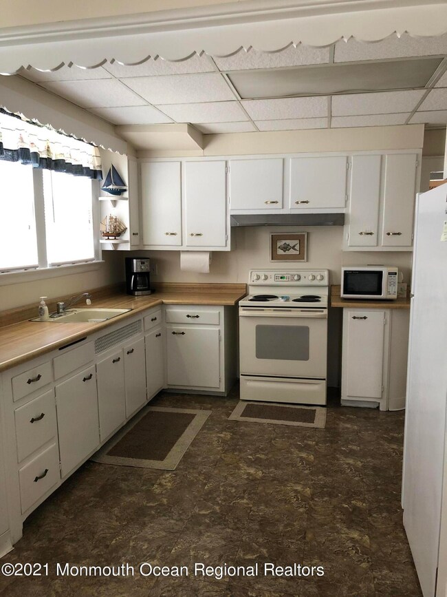 207 3rd Kitchen