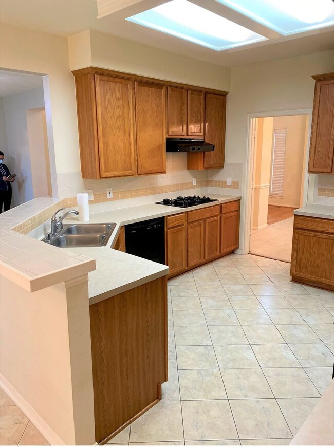 4006 Stonehurst Dr, Pearland, TX 77584 - photo 7