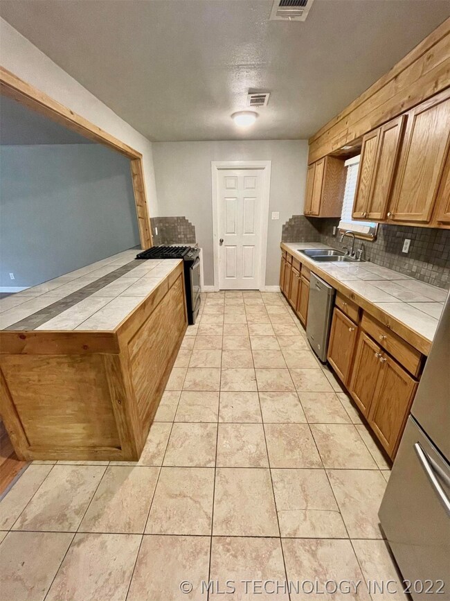 431 15th Ave NW, Ardmore, OK 73401 - photo 3