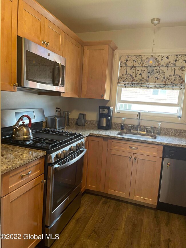 17 Swartson Ct, Albany, NY 12209 - photo 7