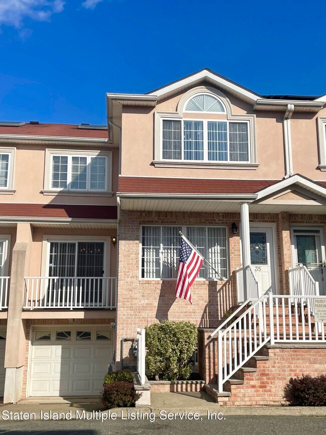 35 Chesterfield Ln, Staten Island, NY 10314 - photo 2