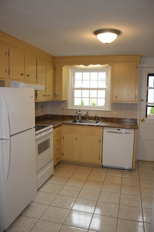 20 Green St unit 1, Medfield, MA 02052 - photo 2