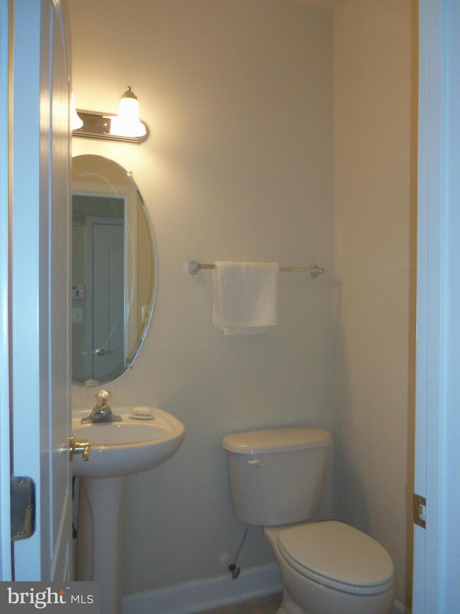 784 Raven Ave, Gaithersburg, MD 20877 - photo 6