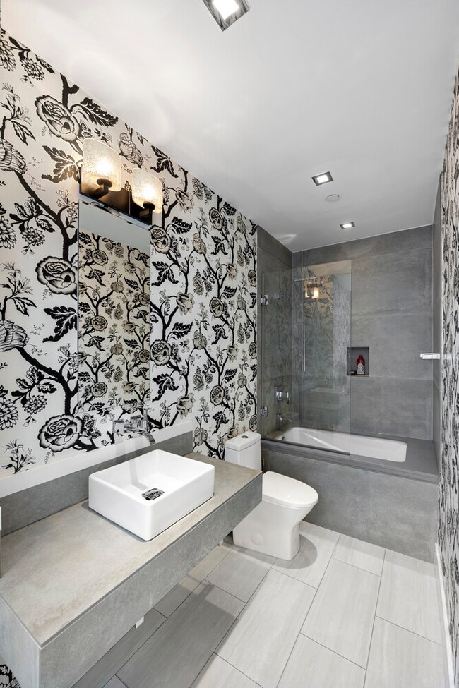 360 W 36th St unit 6N, New York, NY 10018 - photo 5