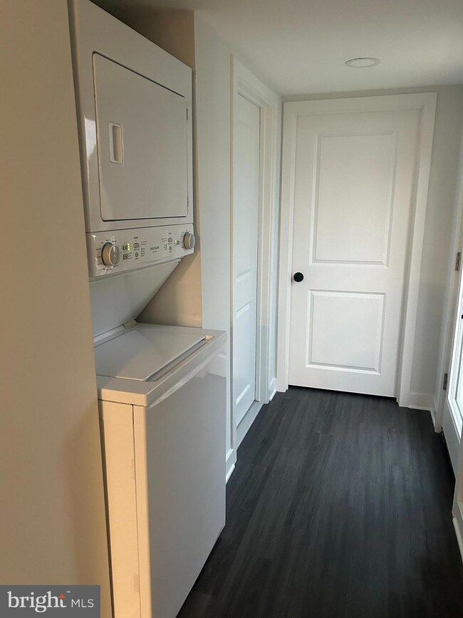 841 Cypress Ave, Spring City, PA 19475 - photo 6