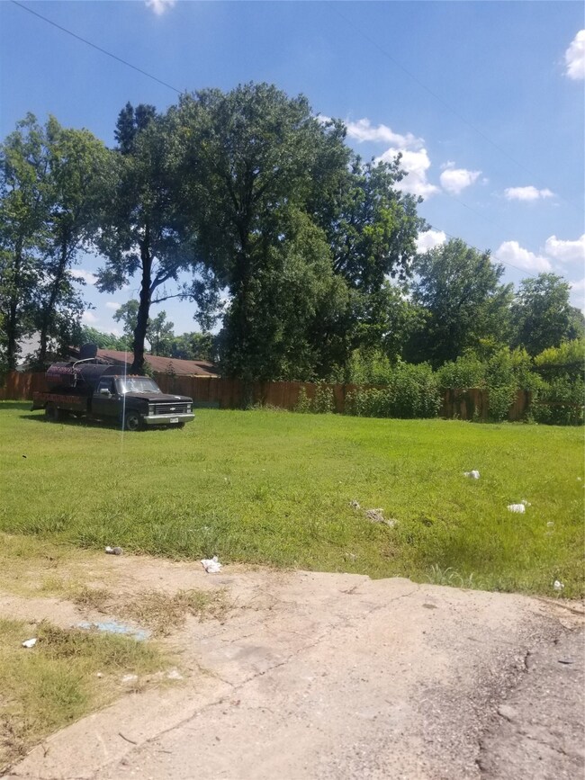 7020 Bleker St, Houston, TX 77016 - photo 2