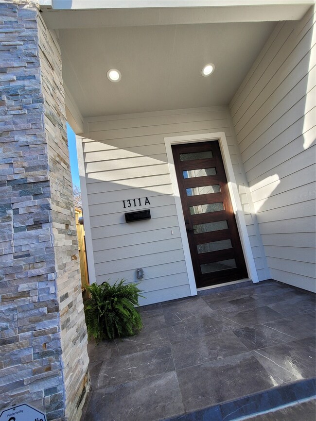 1311 Hamblen St unit A, Houston, TX 77009 - photo 4