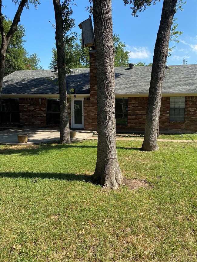 904 W Redbud Dr, Hurst, TX 76053 - photo 3