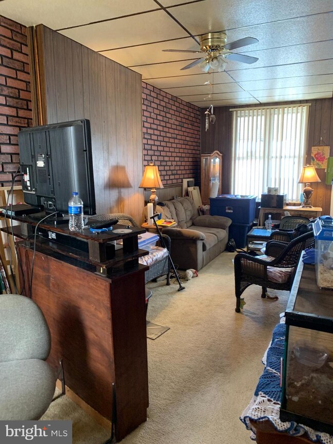 713 Locust St, Reading, PA 19604 - photo 3