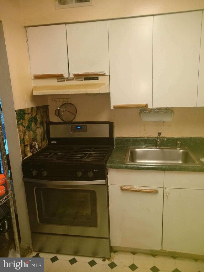 5915 Tamar Dr, Columbia, MD 21045 - photo 3