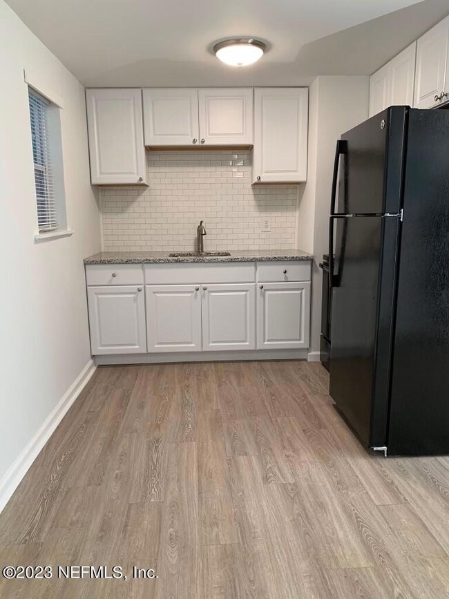 5218 Delphin Ln, Jacksonville, FL 32244 - photo 3