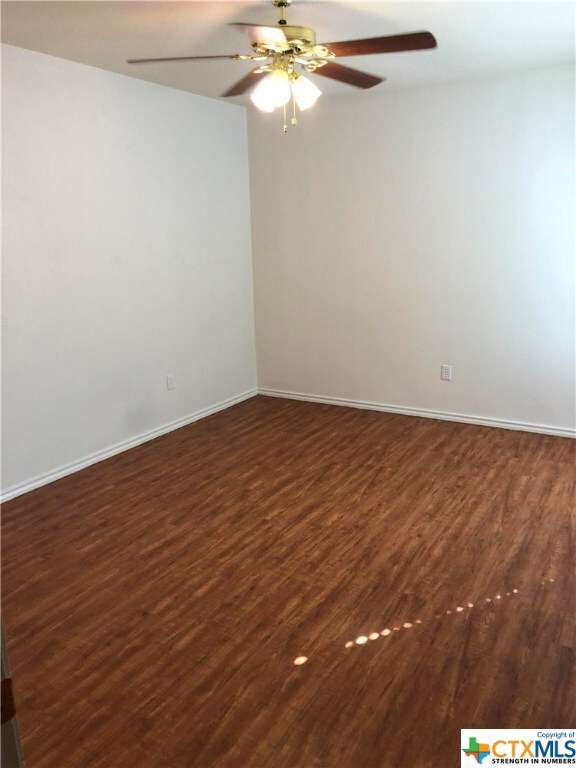 611 W Hopkins St, San Marcos, TX 78666 - photo 3